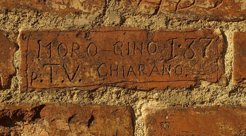 Nomi di persone incisi sui muri della Cittadella di Alessandria. 1837.  MORO - GINO I . 37 p.T.V. CHIARANO.