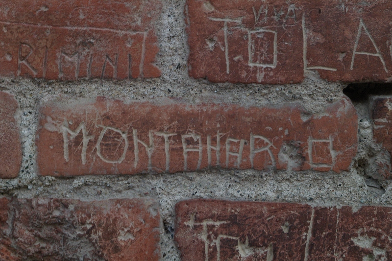 Nomi di persone incisi sui muri della Cittadella di Alessandria. MONTANARO.