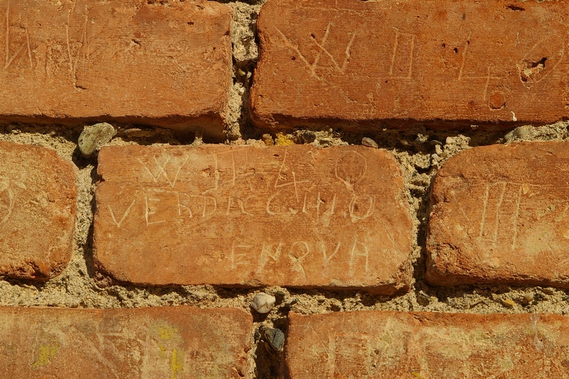 Nomi di persone incisi sui muri della Cittadella di Alessandria. 1940. W II 40 VERDICCHIO GENOVA.