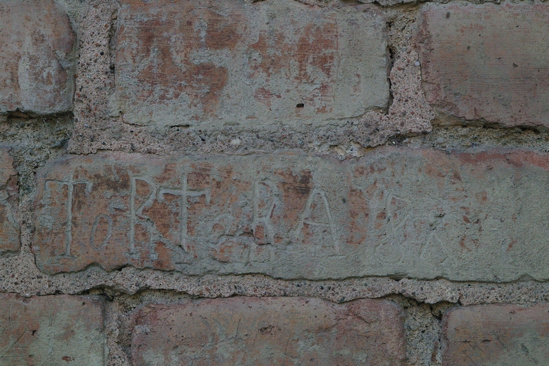 Nomi di persone incisi sui muri della Cittadella di Alessandria. 1888. TORTORA 88.