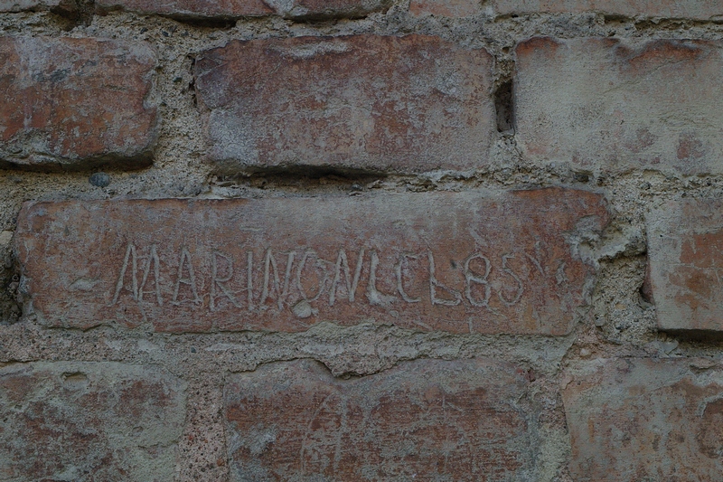 Nomi di persone incisi sui muri della Cittadella di Alessandria. 1885. MARINONI cb 85.