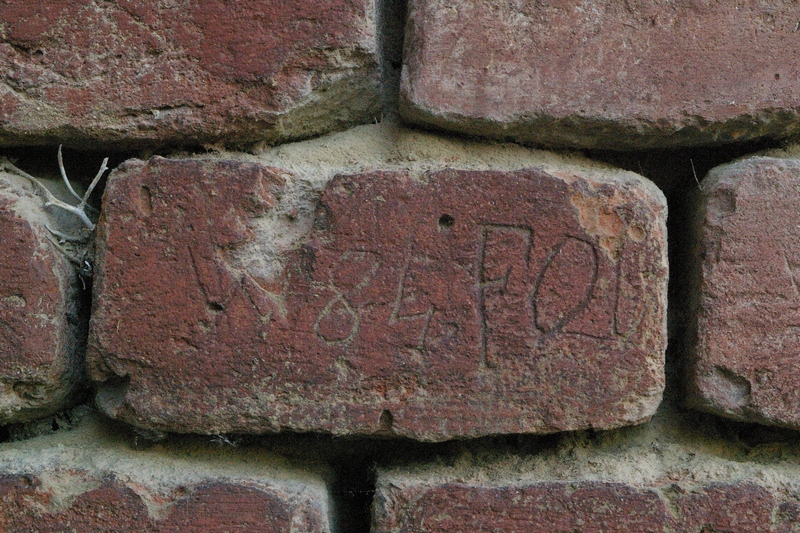 Nomi di persone incisi sui muri della Cittadella di Alessandria. 1884.  W 84. FO.
