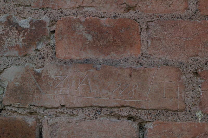 Nomi di persone incisi sui muri della Cittadella di Alessandria. ZA 1918 / I.