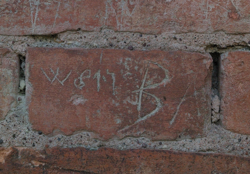Nomi di persone incisi sui muri della Cittadella di Alessandria. 1881. W 81 . 1  BA.