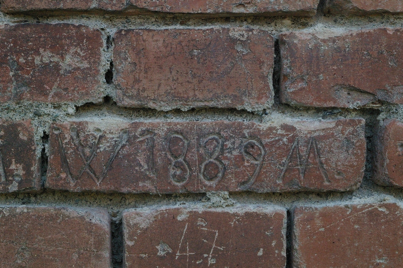 Nomi di persone incisi sui muri della Cittadella di Alessandria. CAVALIERI . M.  W 1889 M.