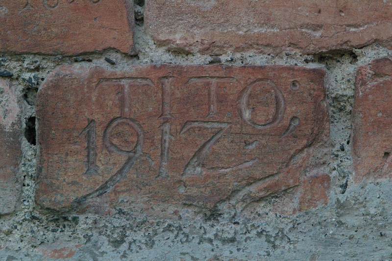 Nomi di persone incisi sui muri della Cittadella di Alessandria. TITO. 1917.