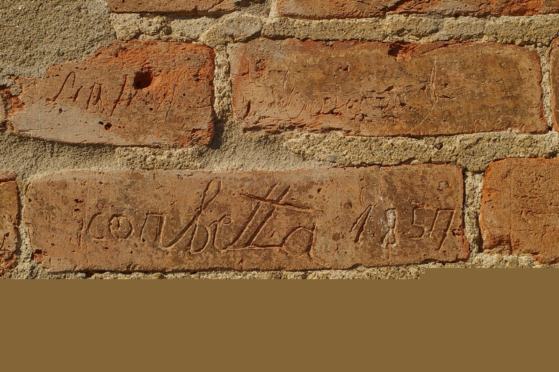 Nomi di persone incisi sui muri della Cittadella di Alessandria. corbetta 1857.