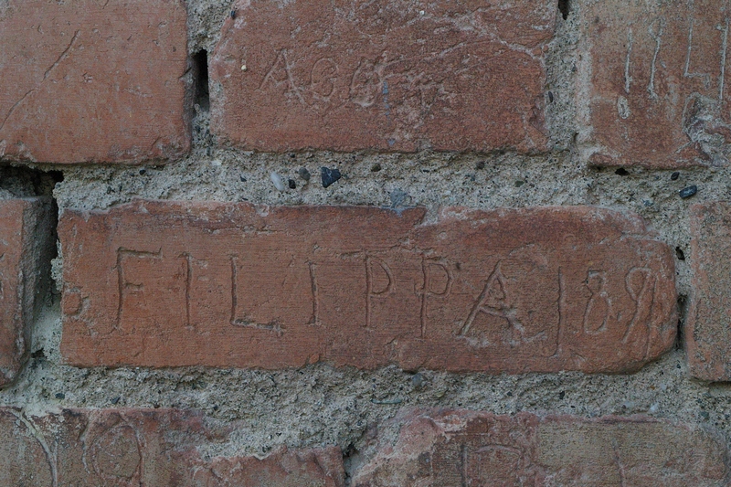 Nomi di persone incisi sui muri della Cittadella di Alessandria. FILIPPA 189..