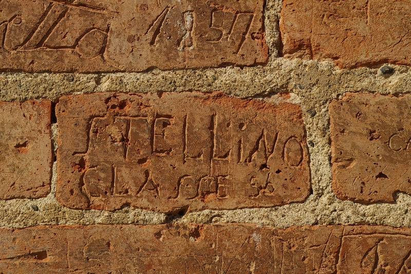 Nomi di persone incisi sui muri della Cittadella di Alessandria.1856.  STELLINO CLASSE 56.