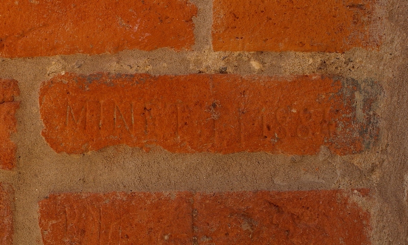 Nomi di persone incisi sui muri della Cittadella di Alessandria. 1884.