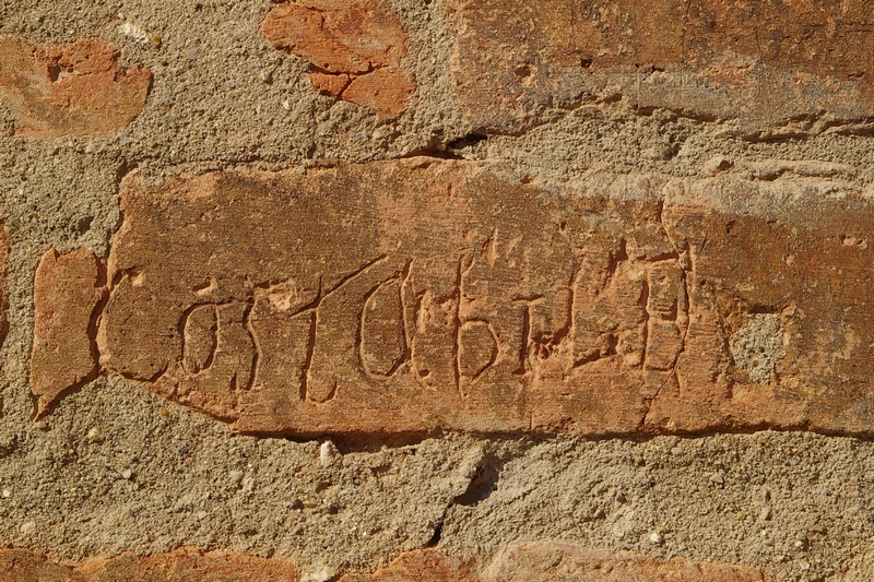 Nomi di persone incisi sui muri della Cittadella di Alessandria. CostabiLE.
