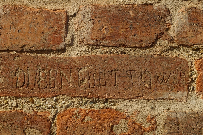 Nomi di persone incisi sui muri della Cittadella di Alessandria. 1888. DIBENEDETTO W 88.