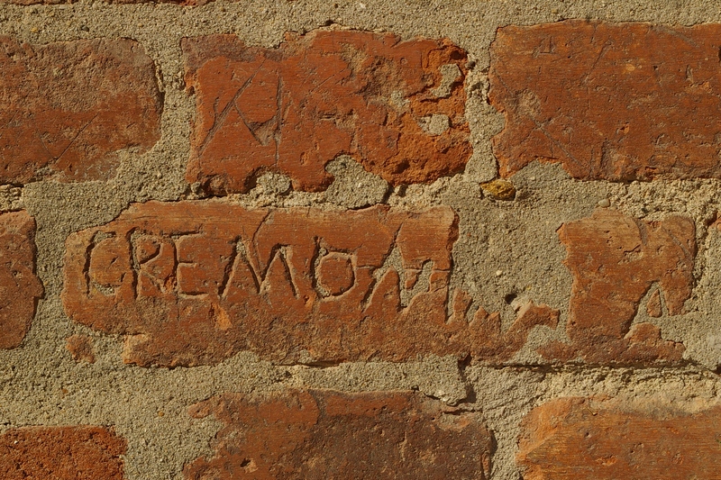 Nomi di persone incisi sui muri della Cittadella di Alessandria. CREMONA.