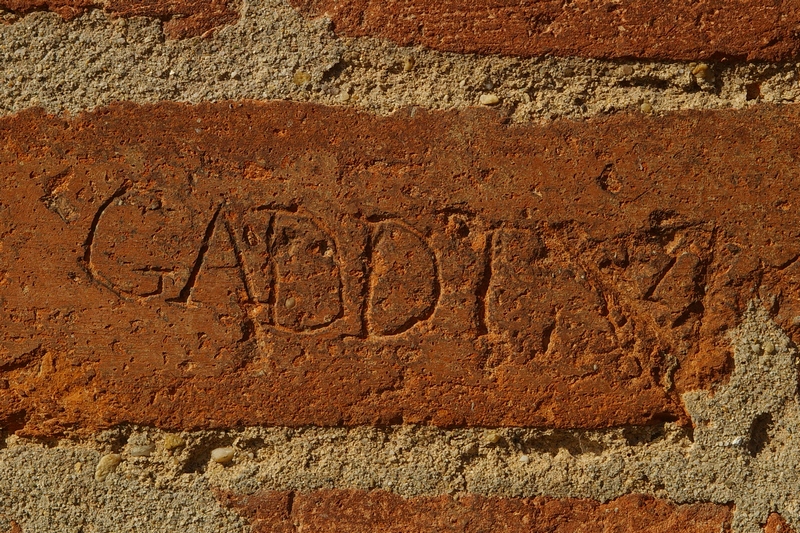 Nomi di persone incisi sui muri della Cittadella di Alessandria. GADDI.