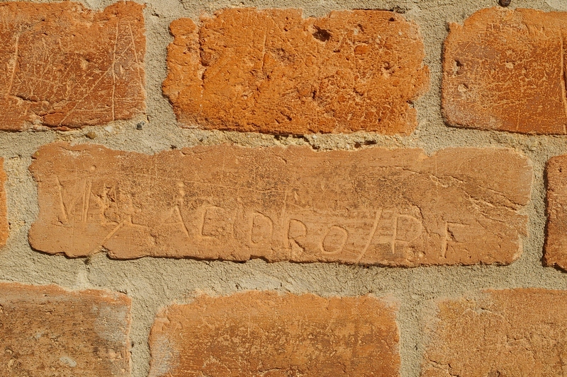 Nomi di persone incisi sui muri della Cittadella di Alessandria. VII ..../ LAEIDRO /P.F.