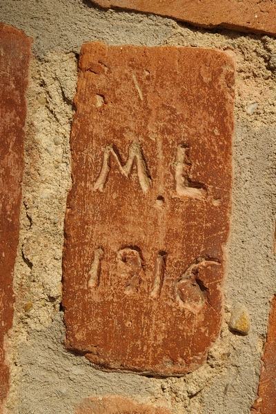 Nomi di persone incisi sui muri della Cittadella di Alessandria. M.L. 1916.