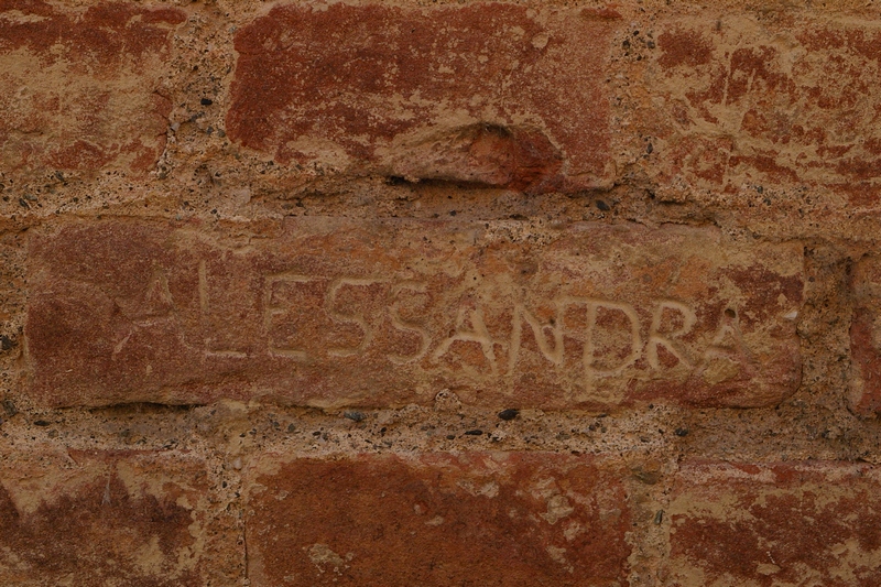 Nomi di persone incisi sui muri della Cittadella di Alessandria. ALESSANDRA.