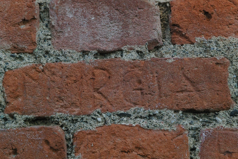 Nomi di persone incisi sui muri della Cittadella di Alessandria. MURGIA.