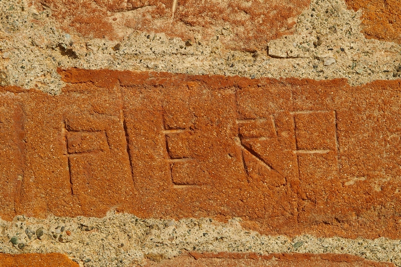 Nomi di persone incisi sui muri della Cittadella di Alessandria. PIERA.