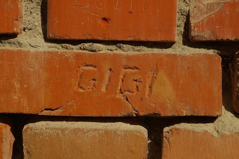 Nomi di persone incisi sui muri della Cittadella di Alessandria. GIGI.