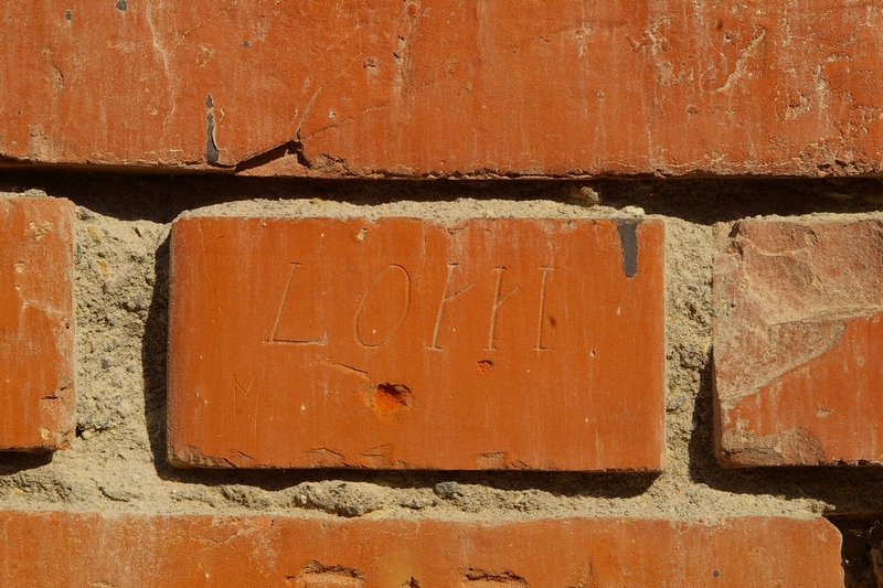 Nomi di persone incisi sui muri della Cittadella di Alessandria. LOrrI.
