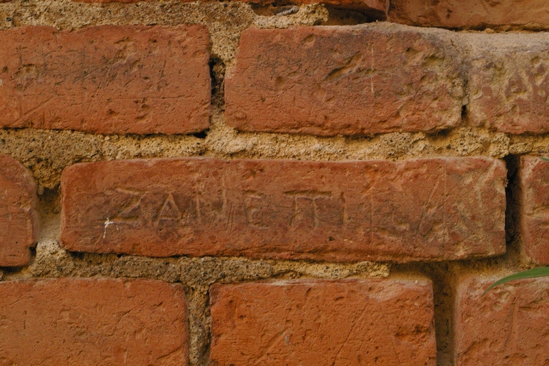 Nomi di persone incisi sui muri della Cittadella di Alessandria. ZANETTI.