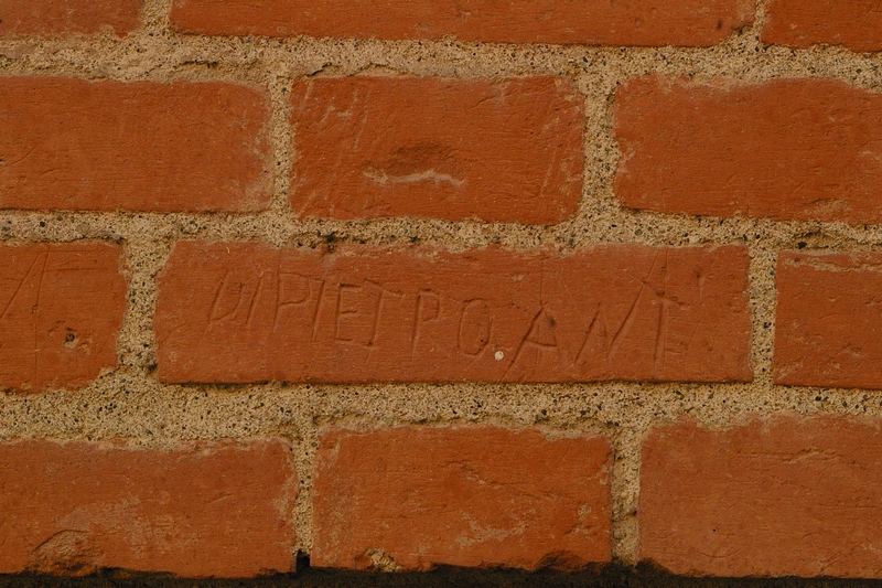 Nomi di persone incisi sui muri della Cittadella di Alessandria. DIPIETRO ANT.