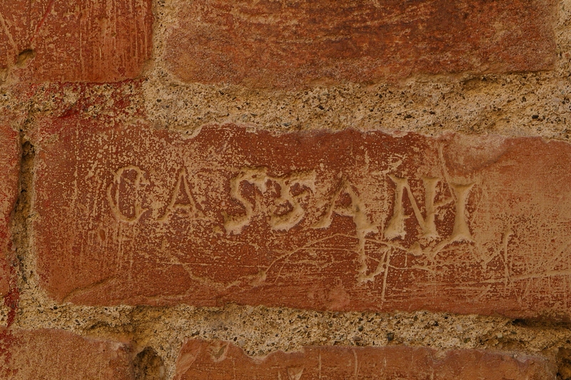 Nomi di persone incisi sui muri della Cittadella di Alessandria.CASSANI.