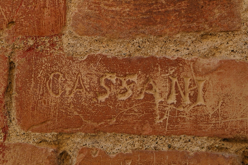 Nomi di persone incisi sui muri della Cittadella di Alessandria.CASSANI.