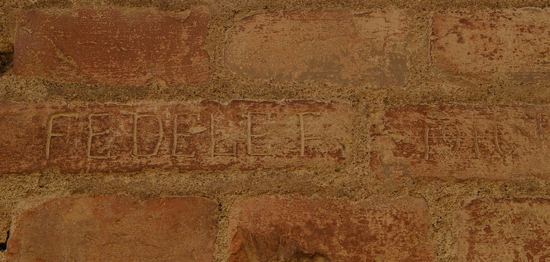 Nomi di persone incisi sui muri della Cittadella di Alessandria. FEDELE F. 1916.