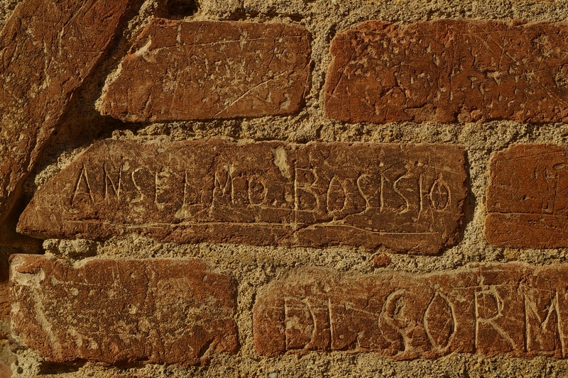 Nomi di persone incisi sui muri della Cittadella di Alessandria. ANSELMO BOSISIO.