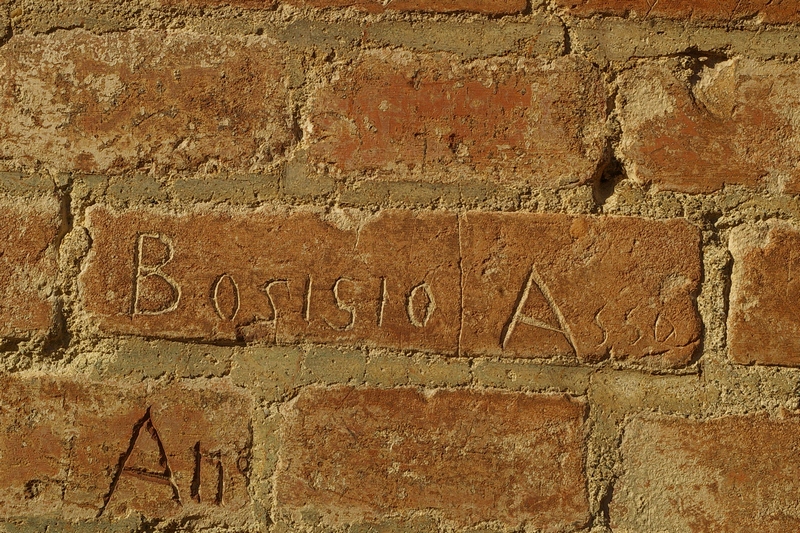 Nomi di persone incisi sui muri della Cittadella di Alessandria. BOSISIO ASSO.