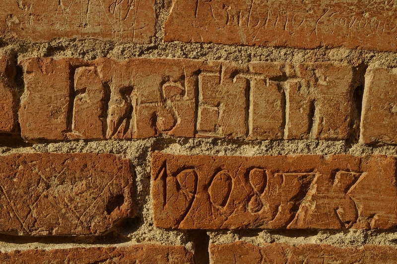 Nomi di persone incisi sui muri della Cittadella di Alessandria.  FUSETTI 1908 / 3.