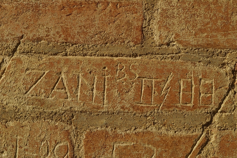 Nomi di persone incisi sui muri della Cittadella di Alessandria. 1908.  ZANI BS II / 08.