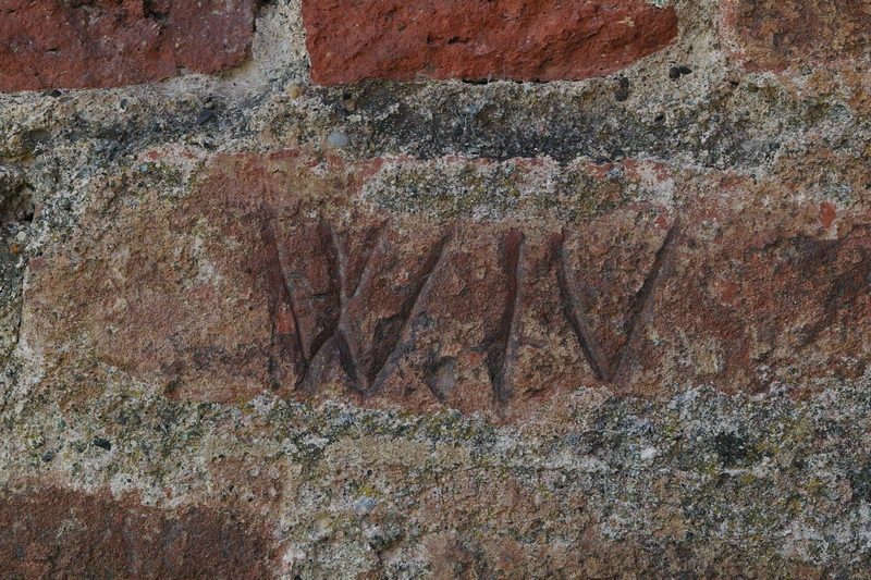 Frasi e disegni incisi sui muri della Cittadella di Alessandria. W.IV.