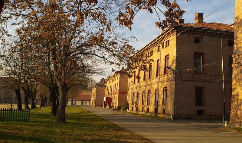 Veduta degli edifici del complesso storico della Cittadella di Alessandria, caratterizzati da migliaia di iscrizioni murali, realizzate nei secoli dai militari in servizio presso la struttura.