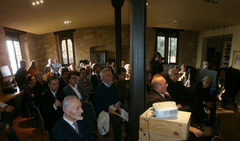 Veduta del folto pubblico partecipante alla presentazione del Volume "Monferrato Splendido Patrimonio" a cura di Lorenzo Fornaca.