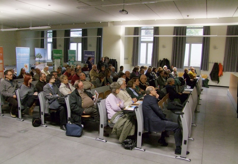 Veduta del folto pubblico presente nell Aula Magna dell Università di Asti, in occasione della presentazione dei Quaderni di Muscandia [Foto di Paola Grassi].