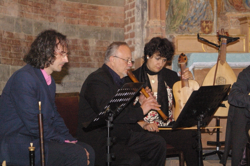 Concerto "Echo la primavera"- Musiche e canti medievali a cura del Gruppo di Musica Antica la Ghironda presso la Canonica di Santa Maria di Vezzolano (domenica 22 aprile 2012). 