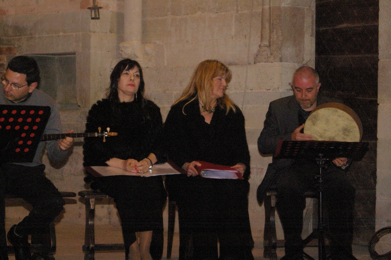 Concerto "Echo la primavera"- Musiche e canti medievali a cura del Gruppo di Musica Antica la Ghironda presso la Canonica di Santa Maria di Vezzolano (domenica 22 aprile 2012). 