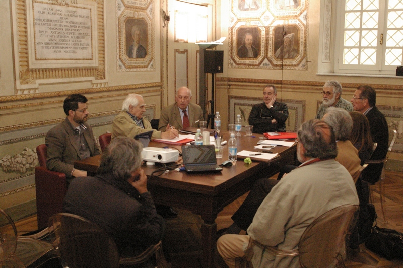 Tavolo, riunione, Rete degli Osservatorio del Paesaggio del Piemonte: da (sx): Silvio Garlasco, Osservatorio del Paesaggio alessandrino, Valerio Di Battista, Coordinatore della Rete, Gian Paolo Bardazza, Osservatorio del Paesaggio del Monferrato casalese, Diego Corradin, Osservatorio del Paesaggio dell Anfiteatro morenico di Ivrea, Riccardo Avanzi, Osservatorio del Paesaggio dell Anfiteatro morenico di Ivrea, Roberto Pozzi, Osservatorio biellese - Beni culturali e paesaggio, Daniela Bosia, Osservatorio del Paesaggio del Mongioie, Franco Bartocci, Osservatorio del paesaggio di Langhe e Roero, Silvio Veglio, Osservatorio del paesaggio di Langhe e Roero  e Stefano Musso, Osservatorio del Paesaggio del Mongioie [Foto di Marco Devecchi].