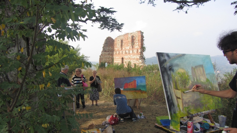 Pittori all opera in occasione dell Estemporanea di arti figurative "ARTISTI ED AMBIENTE 2013 - Ispiriamoci alle nostre colline" a Passerano Marmorito (AT), domenica 22 settembre 2013 [Foto Enrico Bonasso].