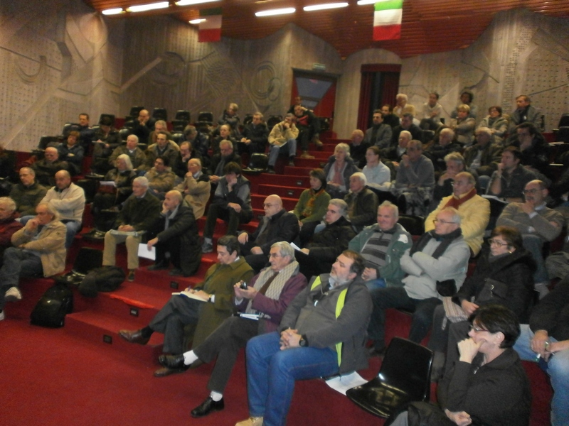 Veduta del folto e qualificato pubblico presente in sala.