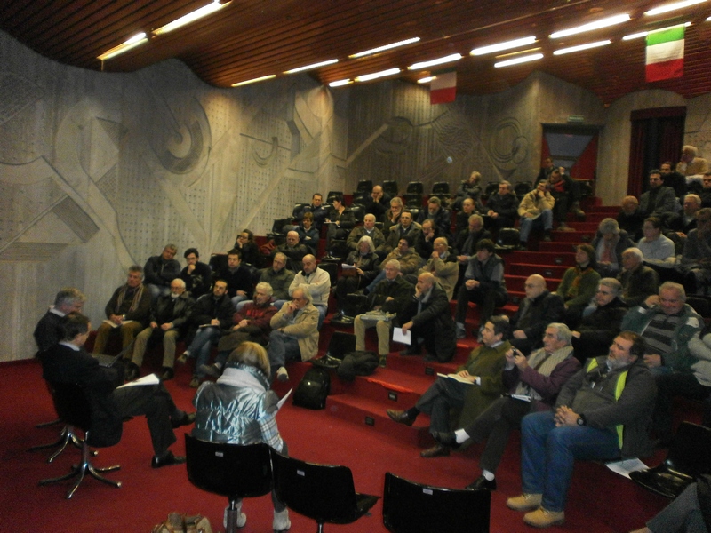 Veduta del folto ed attento pubblico presente in sala.