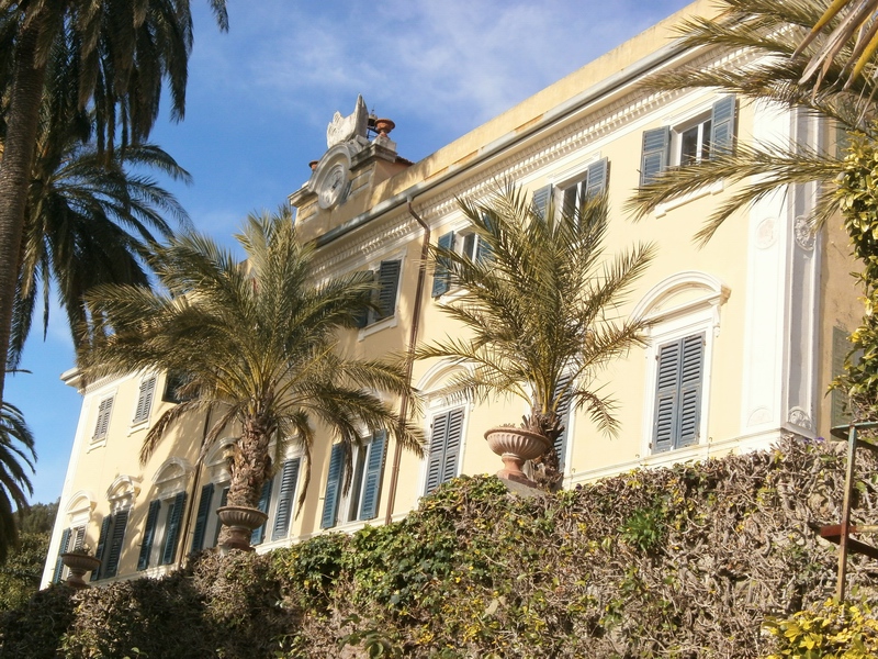Veduta dell elegante facciata dell Istituto agrario Bernardo Marsano di Sant Ilario a Genova.