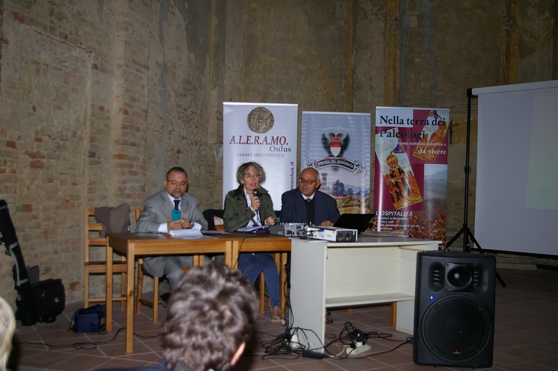 Relazione da parte della Dott.ssa Franca Mollo (Associazione Castelli Aperti del Piemonte) su "Castelli Aperti. Un network di castelli e paesaggi" [Foto di Mirella Zitti].