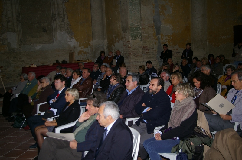 Veduta del folto pubblico partecipante ai lavori del Convegno "Monferrato: i volti di un territorio con vocazione internazionale" [Foto di Mirella Zitti].