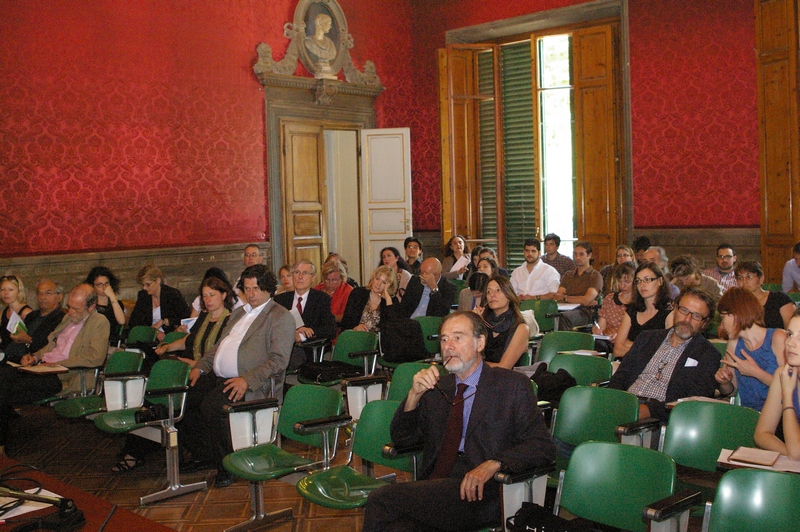 Veduta del folto pubblico presente in sala presso Villa Ruspoli a Firenze.