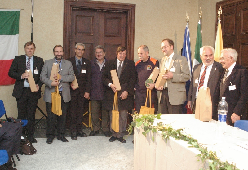 Foto ricordo al termine della prima Sessione  "La gestione e la tutela del territorio. Il patrimonio culturale Europeo e i suoi ambienti storico-culturali" del III European Conference "Terra Mirabilis" su "Environmental and Territorial protection project"presso il Castello di Casalborgone, sabato 25 maggio 2013. Da (sx): Avv. Guntars Zernis, Prof. Marco Devecchi, Prof. Jeffrey Sammut, Dott. Sammy Vella, Dott. Amos Giardino, Dott. Renato Bruno, Prof. M?rginean-Bota Claudiu, Dott. Francesco Cavallero e Ing. Arrigo Cigna.