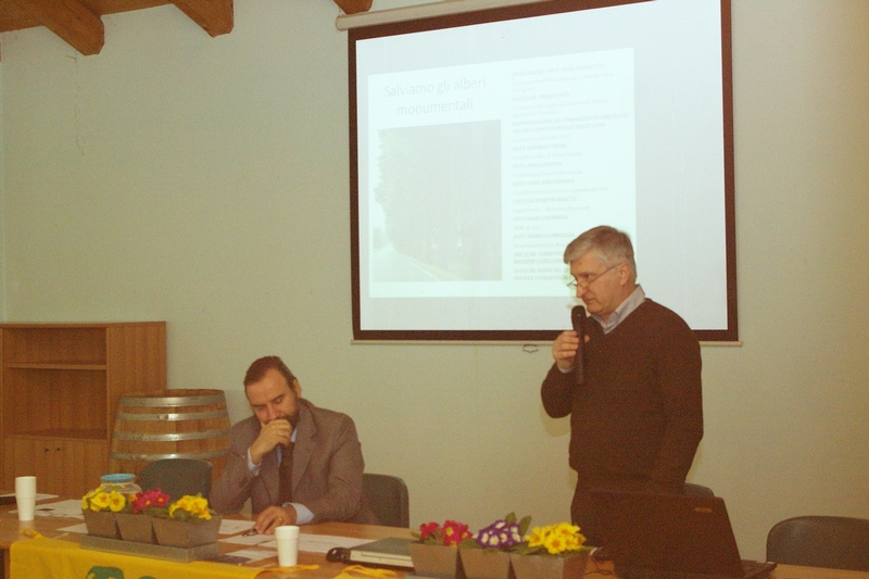 Introduzione ai temi affrontati nell ambito del Convegno da parte del Dott. Angelo Porta, Presidente del Circolo Legambiente Valtriversa  [FOTO di Stefano Porta].